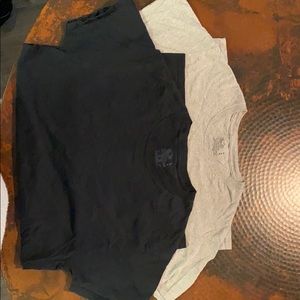 Fruit of the Loom Men’s (2) Shirts Size Medium